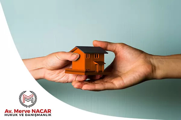 Boşanma sürecinde “eşlerin birbirinden mal kaçırması” en sık karşılaştığımız sorunlardan biridir. Bu sorun boşanma dava açılmadan önce gündeme gelebileceği gibi, dava açıldıktan sonra da söz konusu olabilmektedir.